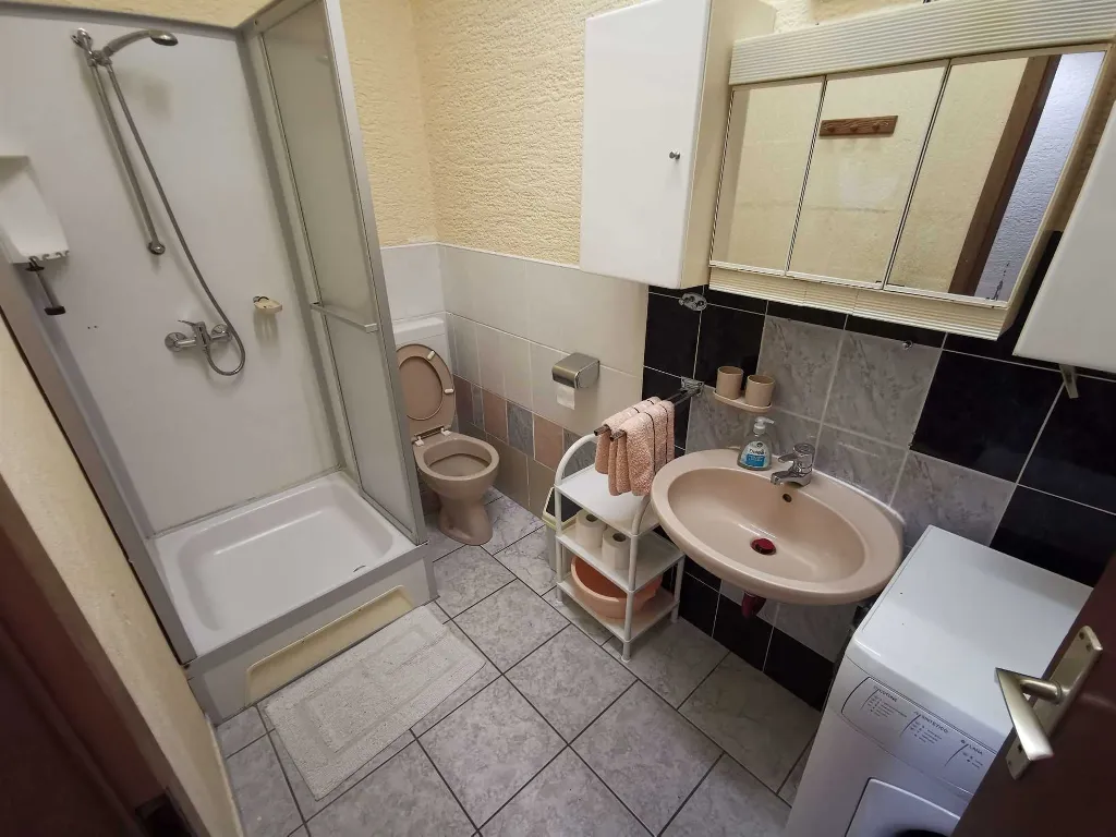 Ground-Floor 2-Bedroom Apartment in Kraljevica