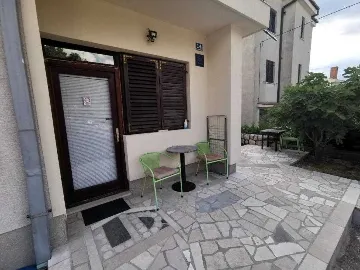Ground-Floor 2-Bedroom Apartment in Kraljevica