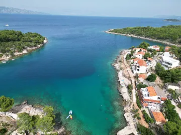 Air-conditioned Studio Apartment in Vrboska for 2