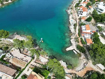 Air-conditioned Studio Apartment in Vrboska for 2