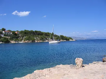 Air-conditioned Studio Apartment in Vrboska for 2