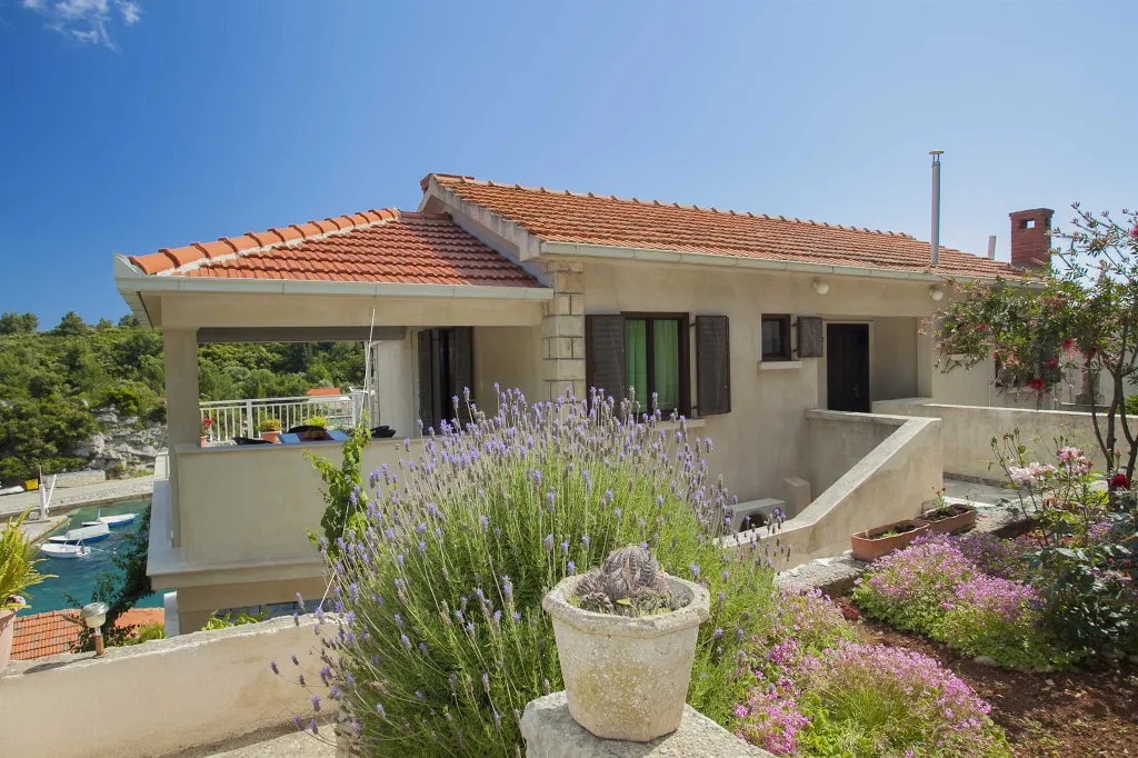 One-Bedroom Apartment with Sea View in Blato
