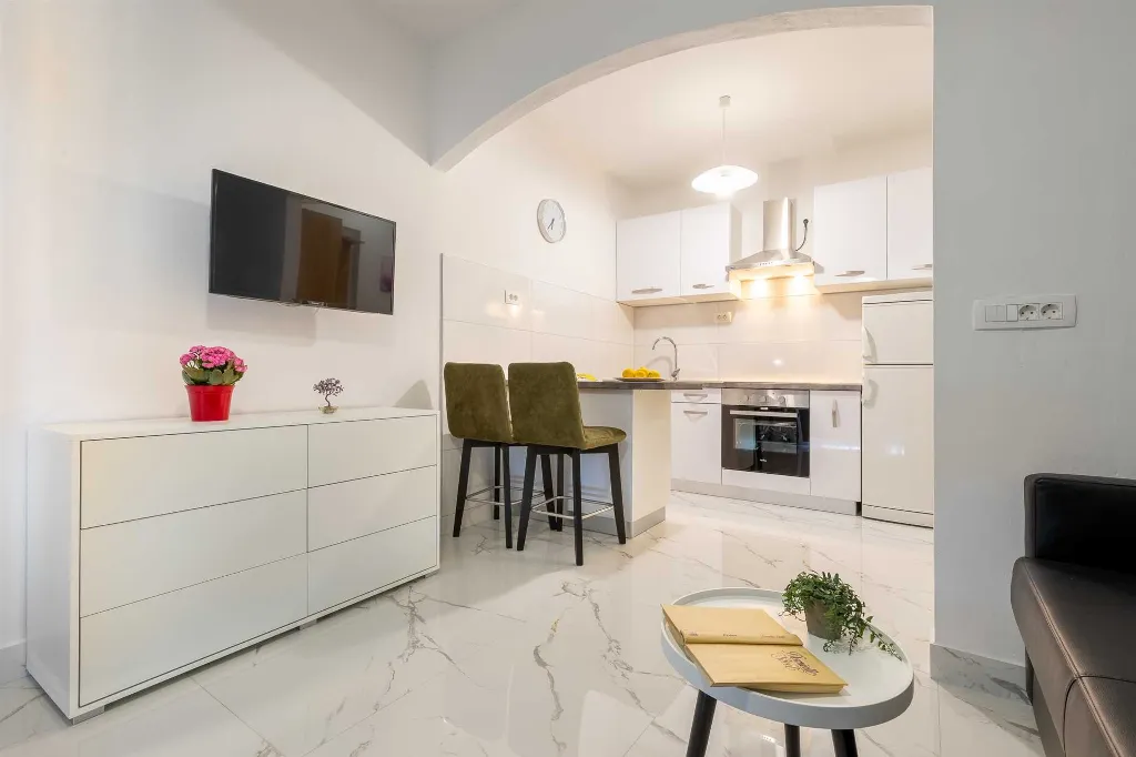 One-Bedroom Apartment with Sea View in Blato