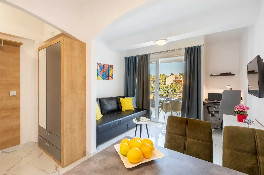 One-Bedroom Apartment with Sea View in Blato