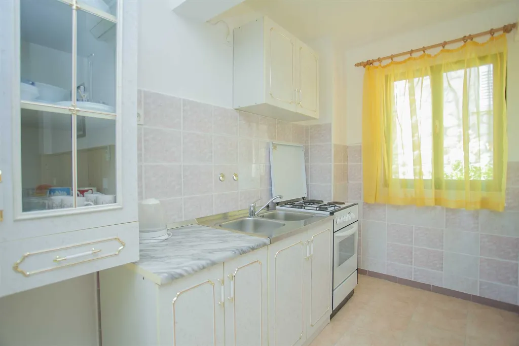 Studio Apartment with Sea View for 2 in Blato