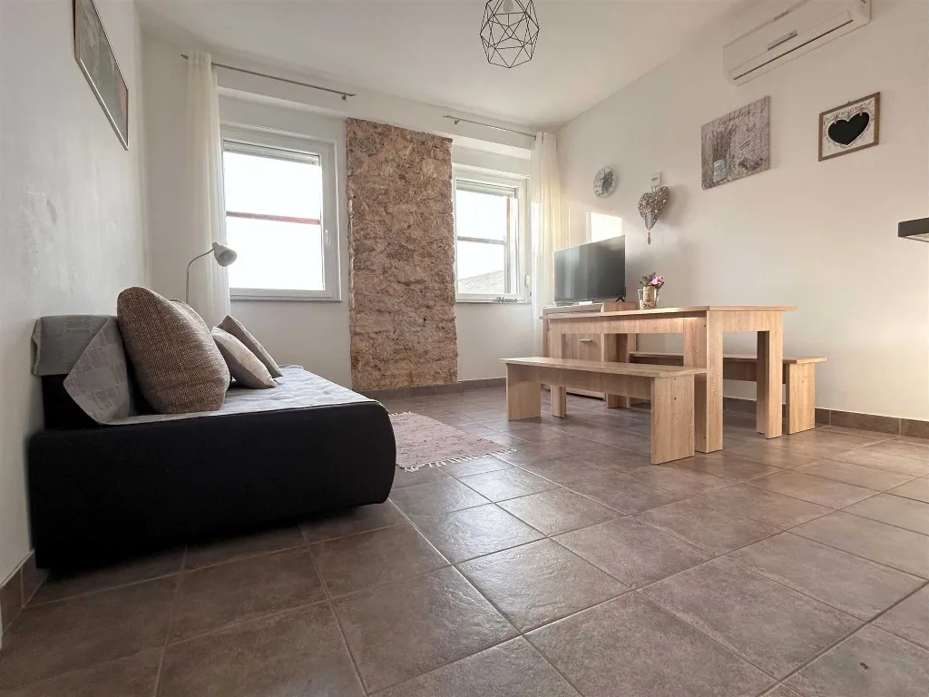 Karlobag Apartment with Small Balcony for 4