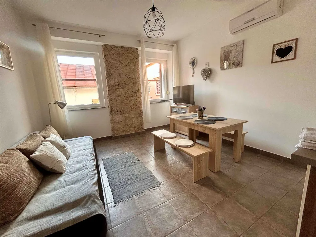 Karlobag Apartment with Small Balcony for 4