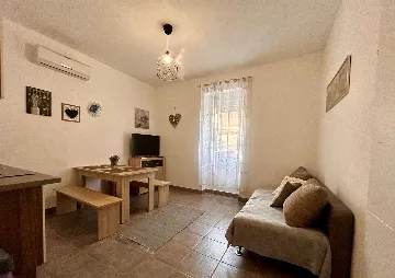 Apartment in Karlobag for up to 4 Guests