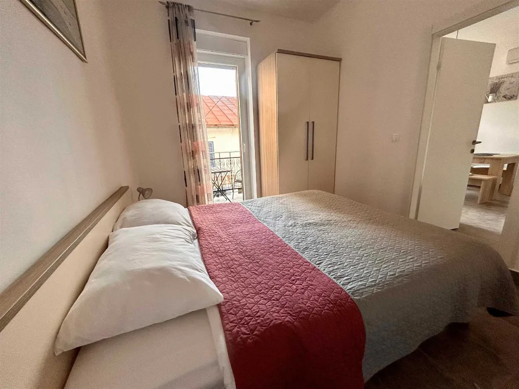 Karlobag Apartment with Balcony for 4 Guests