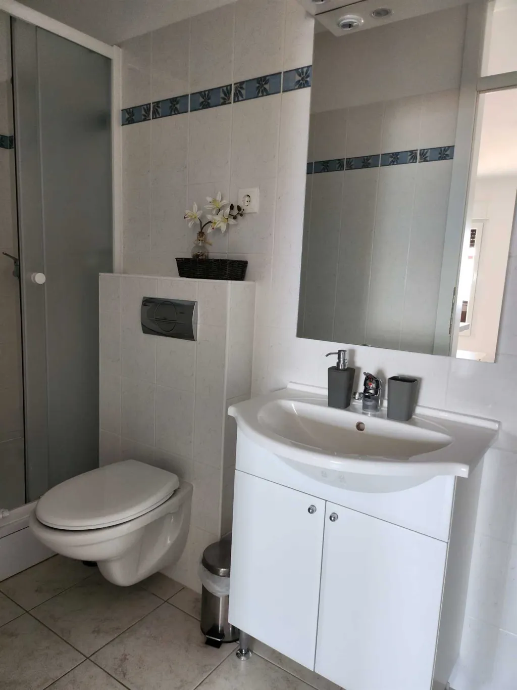 Karlobag Apartment with Balcony for 4 Guests