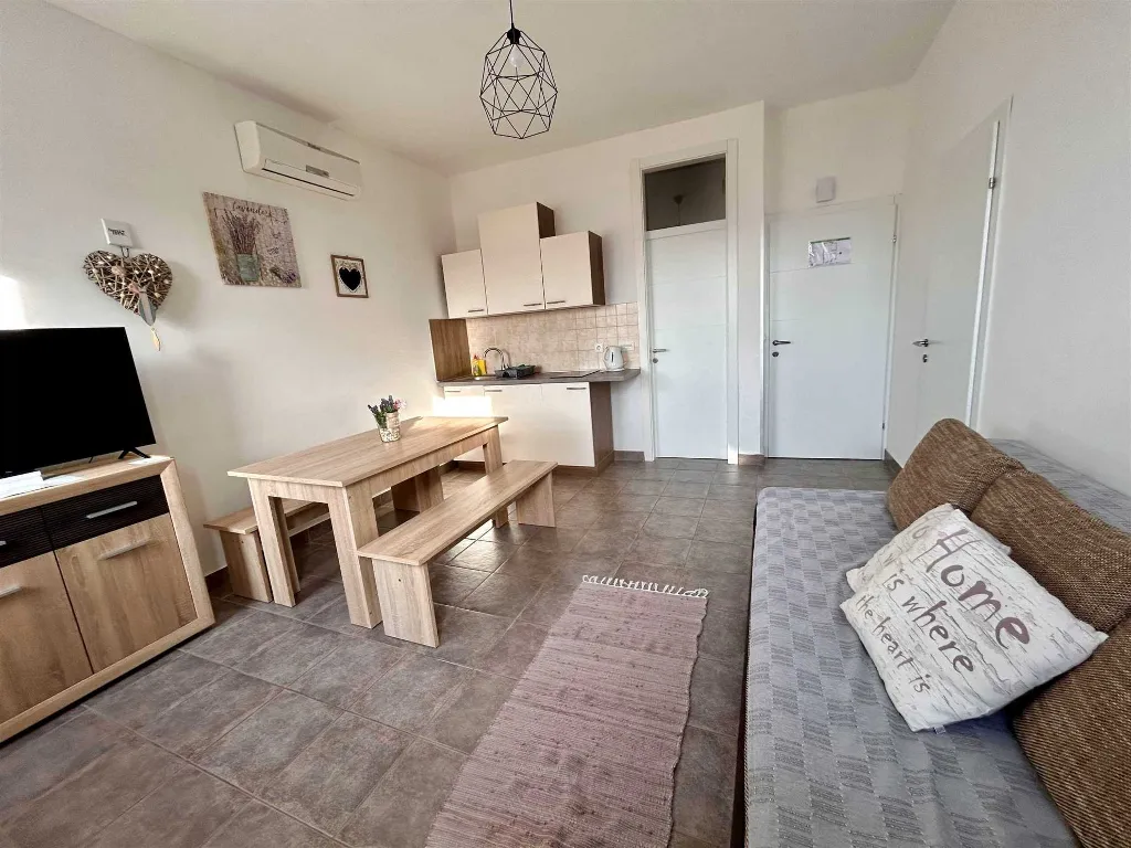 Karlobag Apartment with Balcony for 4 Guests