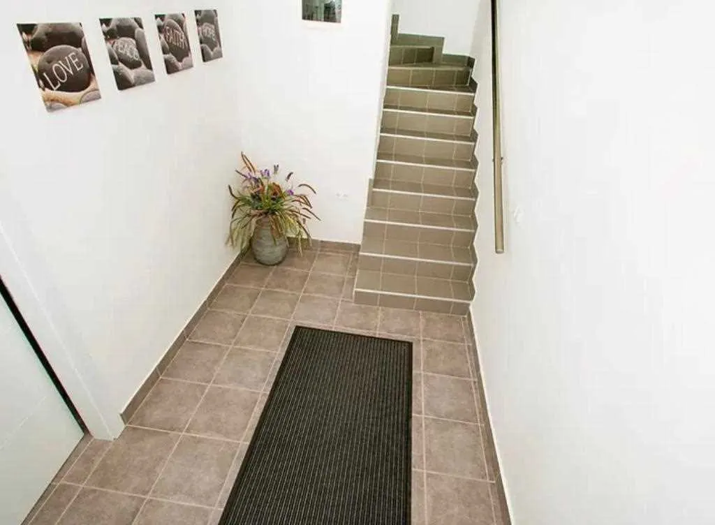 Self Check-in 2-Room Apartment in Karlobag (4 Guests)
