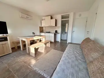 Self Check-in 2-Room Apartment in Karlobag (4 Guests)