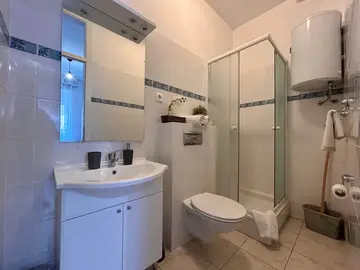 Self Check-in 2-Room Apartment in Karlobag (4 Guests)