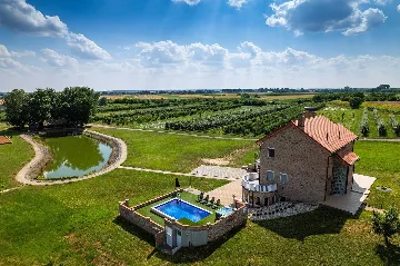 Čeminac Villa for Up to 12 Guests with Pool & Jacuzzi