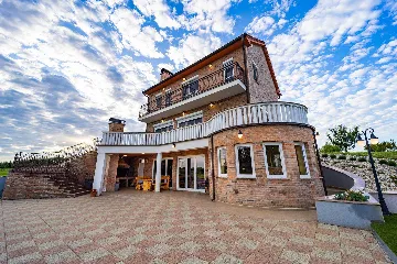 Čeminac Villa for Up to 12 Guests with Pool & Jacuzzi