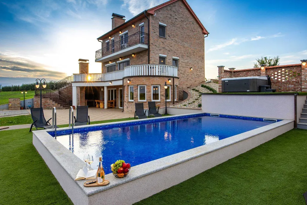 Čeminac Villa for Up to 12 Guests with Pool & Jacuzzi