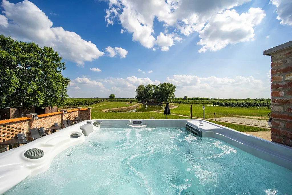 Čeminac Villa for Up to 12 Guests with Pool & Jacuzzi