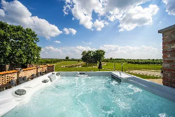 Čeminac Villa for Up to 12 Guests with Pool & Jacuzzi