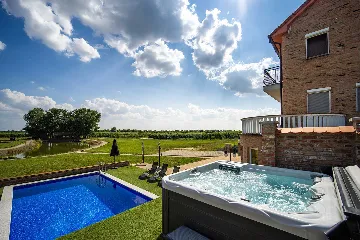 Čeminac Villa for Up to 12 Guests with Pool & Jacuzzi