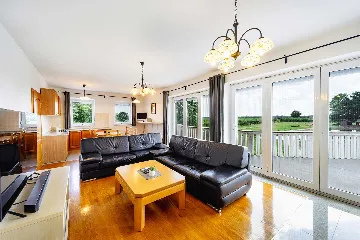 Čeminac Villa for Up to 12 Guests with Pool & Jacuzzi