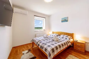 Čeminac Villa for Up to 12 Guests with Pool & Jacuzzi