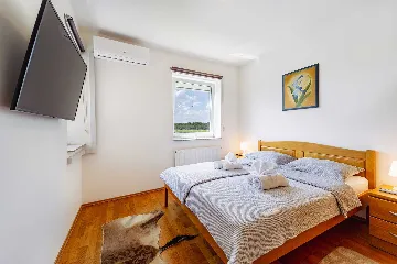 Čeminac Villa for Up to 12 Guests with Pool & Jacuzzi