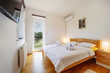 Čeminac Villa for Up to 12 Guests with Pool & Jacuzzi