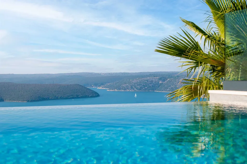 Sea View Villa with Pool in Koromačno