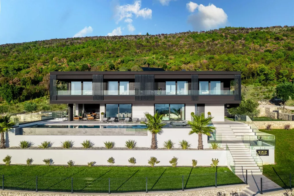 Sea View Villa with Pool in Koromačno