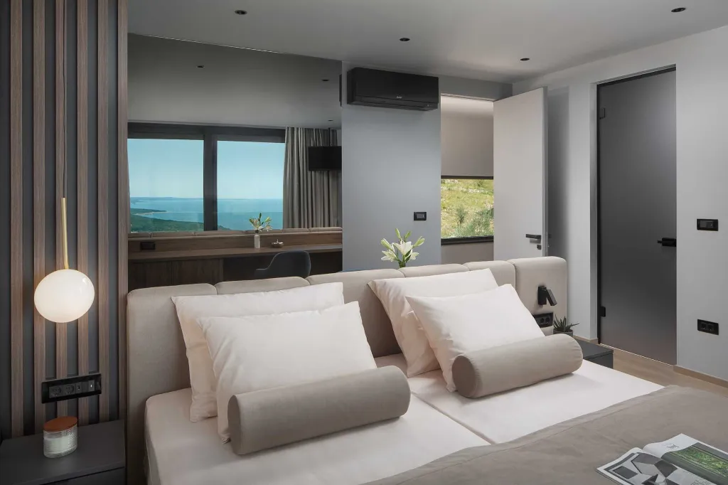 Sea View Villa with Pool in Koromačno