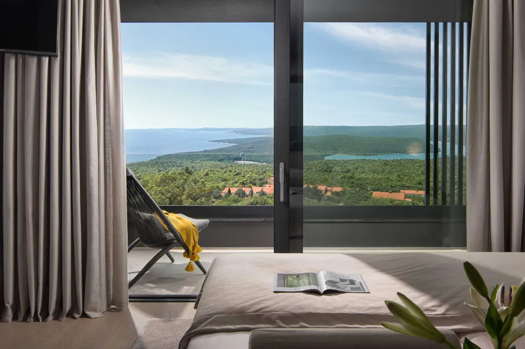Sea View Villa with Pool in Koromačno
