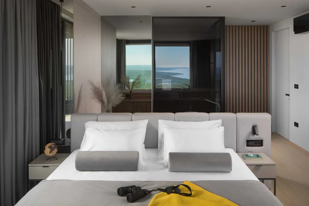 Sea View Villa with Pool in Koromačno