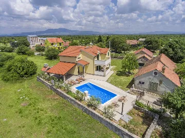Villa with Pool in Brištane