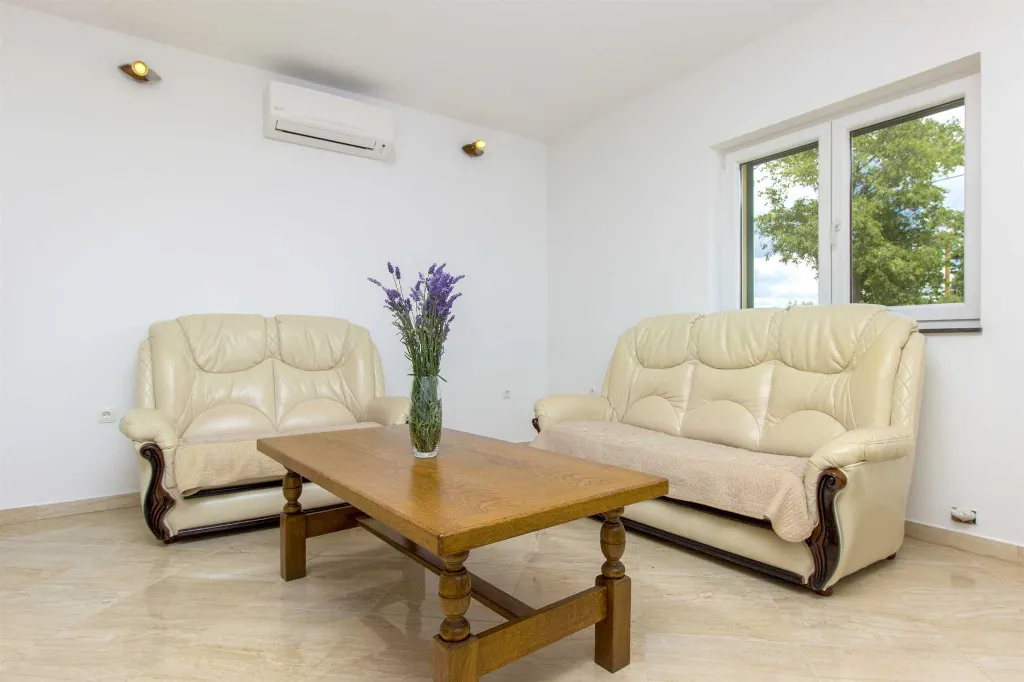 Villa with Pool in Brištane