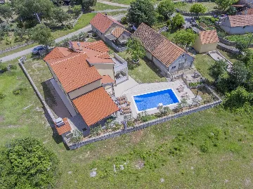 Villa with Pool in Brištane