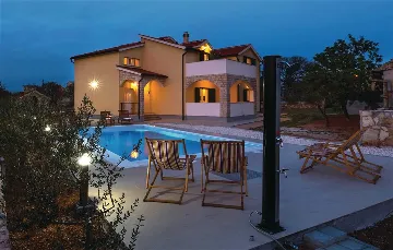 Villa with Pool in Brištane