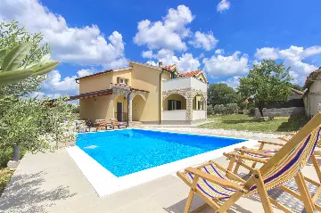 Villa with Pool in Brištane