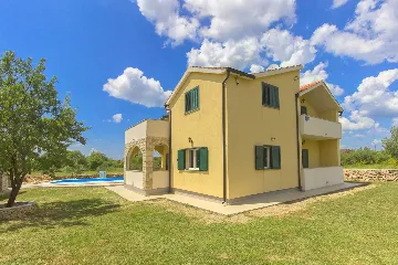 Villa with Pool in Brištane