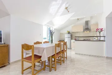 Villa with Pool in Brištane