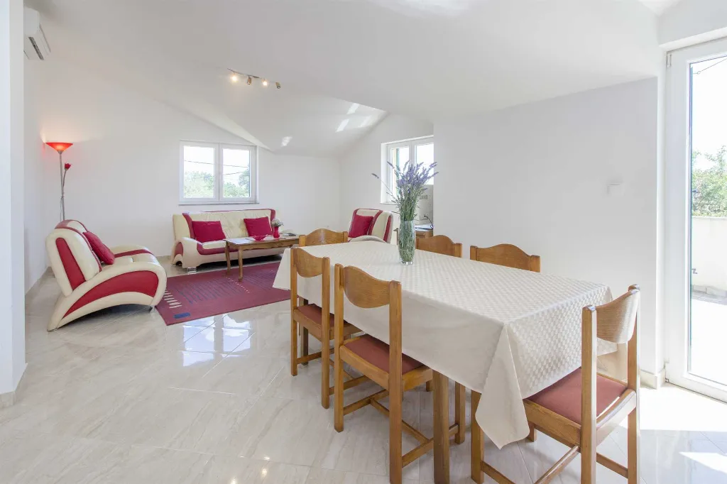 Villa with Pool in Brištane