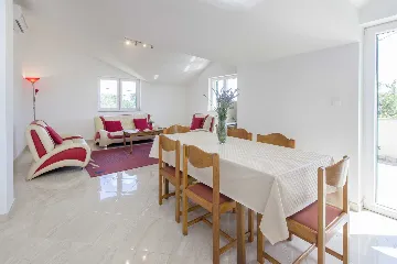 Villa with Pool in Brištane