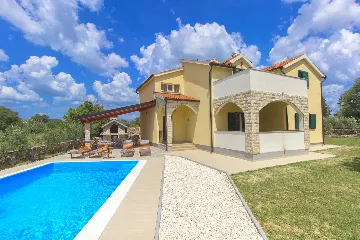 Villa with Pool in Brištane