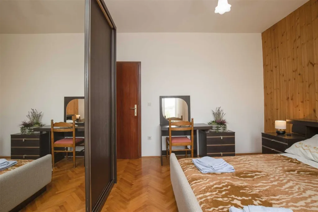 4-Bedroom Sea View Apartment in Šibenik