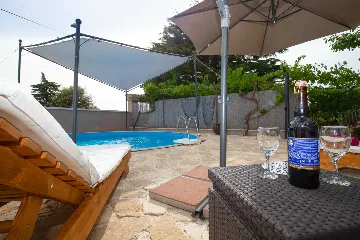 Three-Bedroom Apartment with Pool in Pakoštane