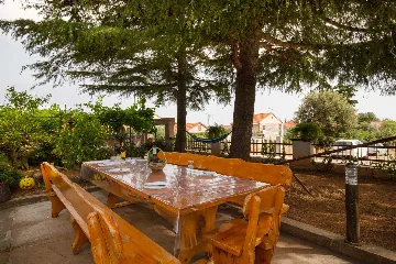 Three-Bedroom Apartment with Pool in Pakoštane