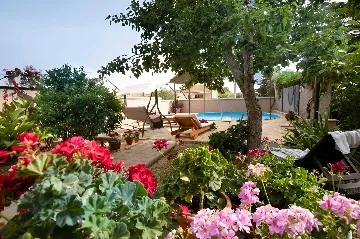 Three-Bedroom Apartment with Pool in Pakoštane