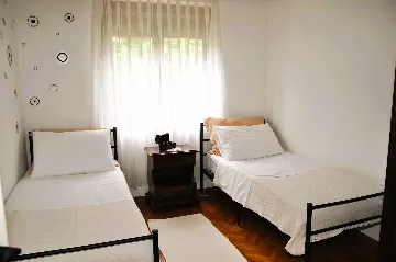 Three-Bedroom Apartment with Pool in Pakoštane