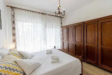 Three-Bedroom Apartment with Pool in Pakoštane