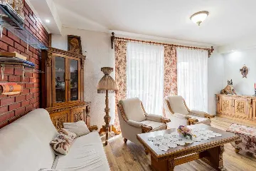 Three-Bedroom Apartment with Pool in Pakoštane